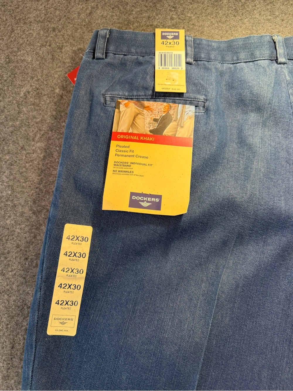 Dockers Relaxed Pleated Jeans in Light Blue